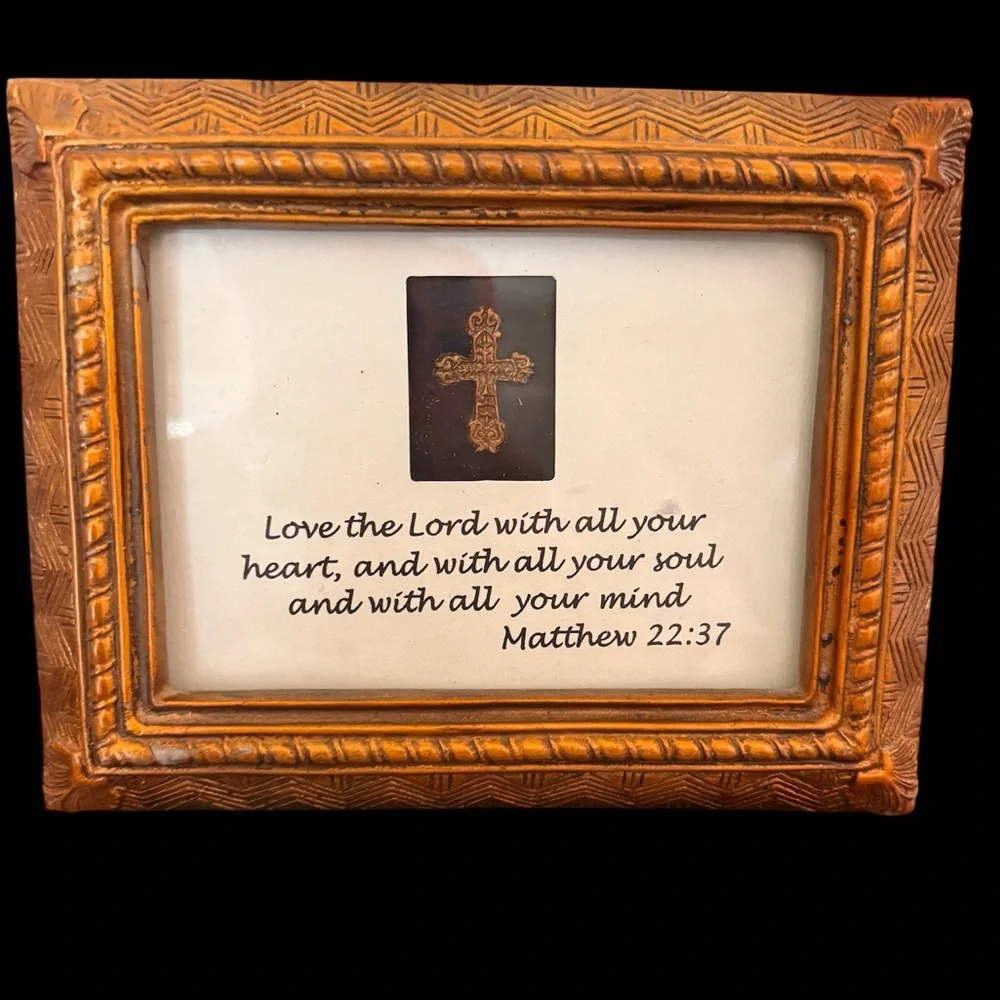 Elegant Gold Picture Frame with Inspirational Quote